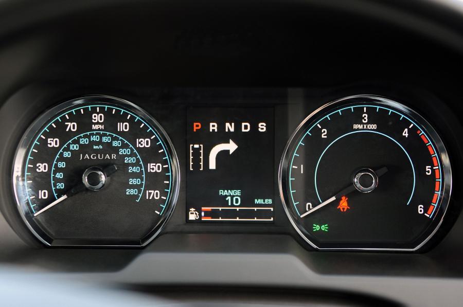  Jaguar XF 2.2 Diesel 2012 года  (фото 7 из 12)